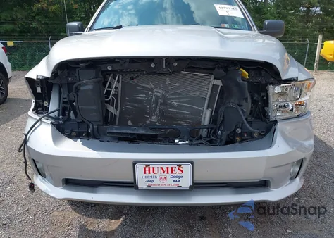 2018 Ram 1500 Express 4X4 6'4 Box из США, поврежденный, VIN 1C6RR7FG8JS332100